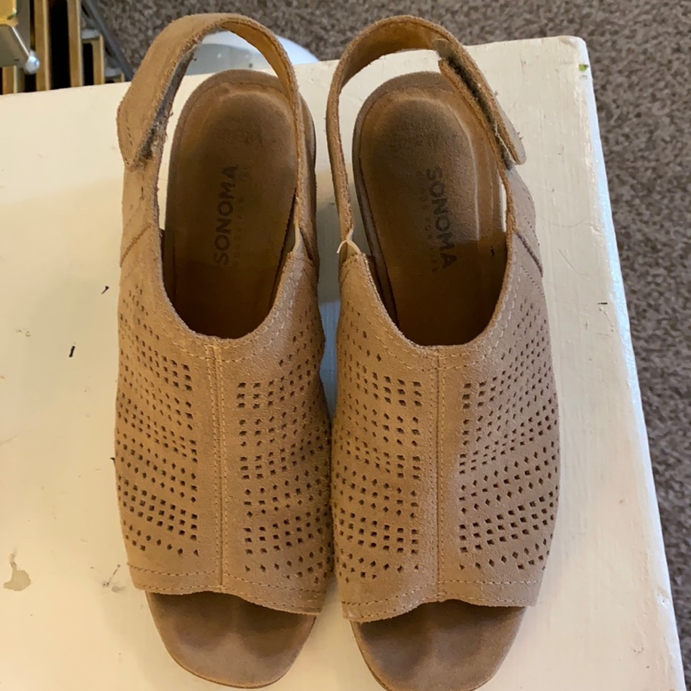 Women’s tan high heels
